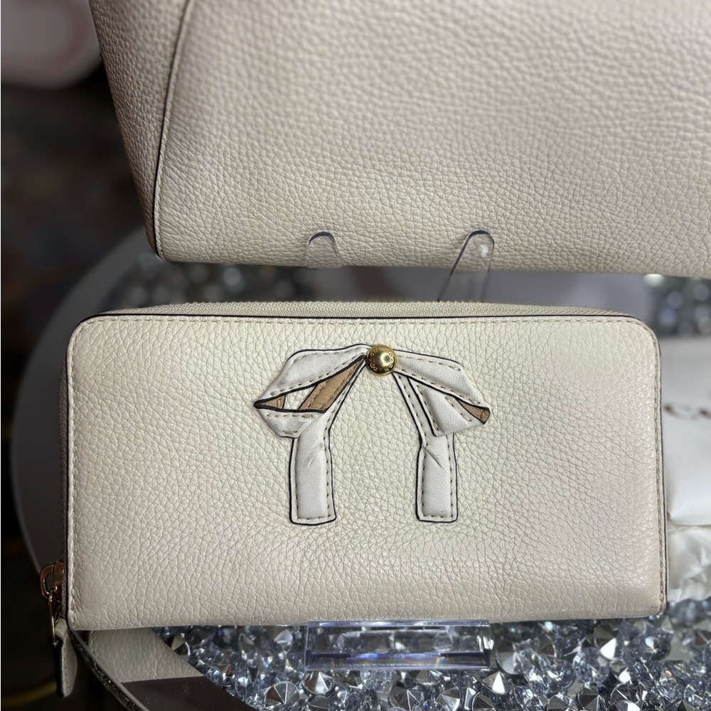 Coach 2018 Small Kelsey bow Satchel w/matching wallet EUC - Picture 4 of 14